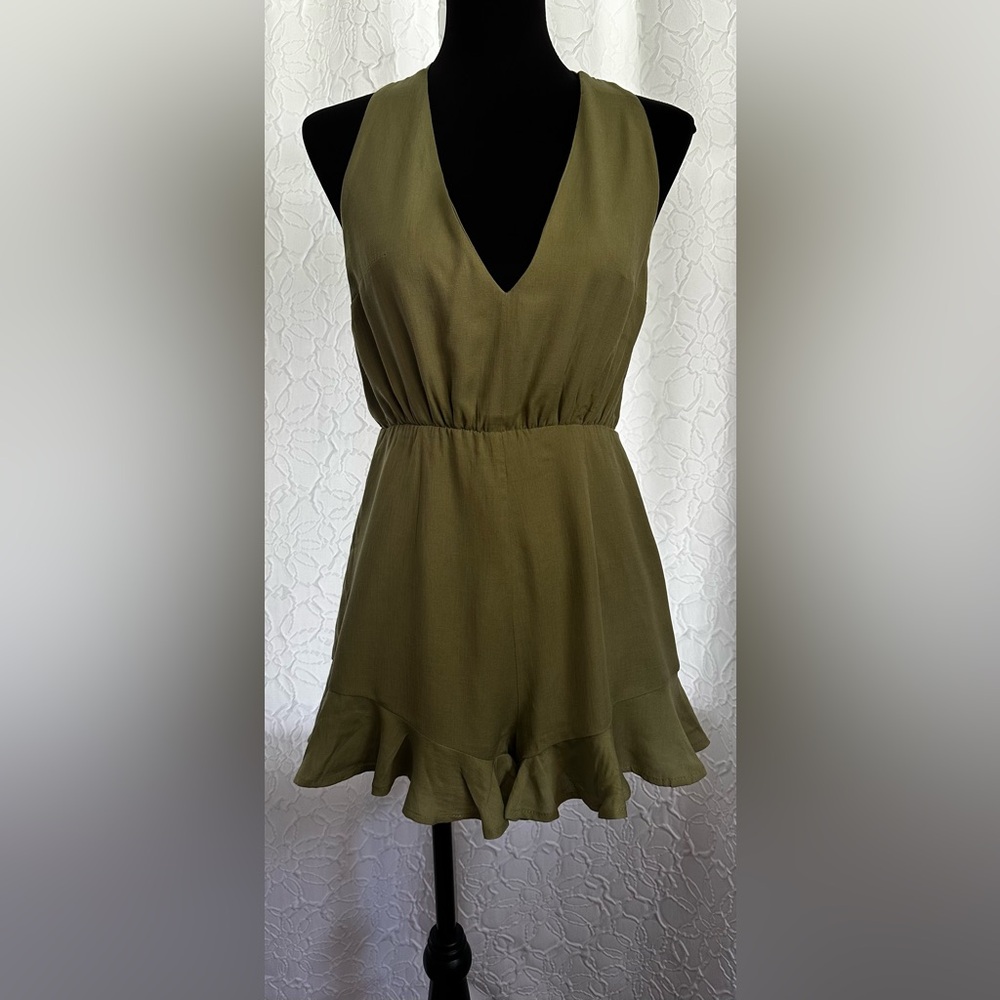 TRIXXI- Women’s Olive Green Sleeveless Romper Medium ‼️NWOT‼️